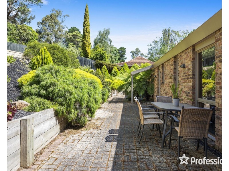 14 Commercial Road, Mount Evelyn VIC 3796