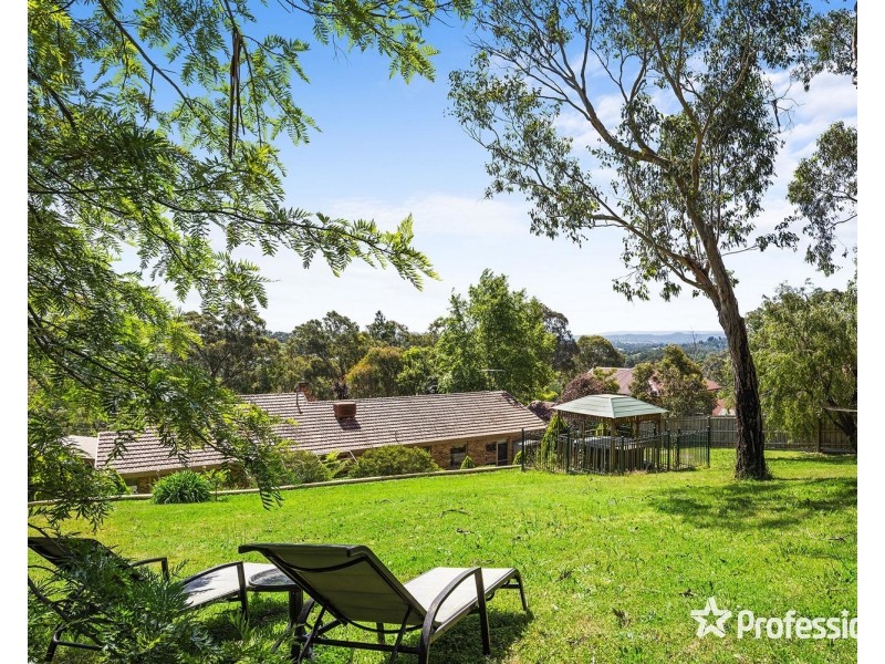 14 Commercial Road, Mount Evelyn VIC 3796