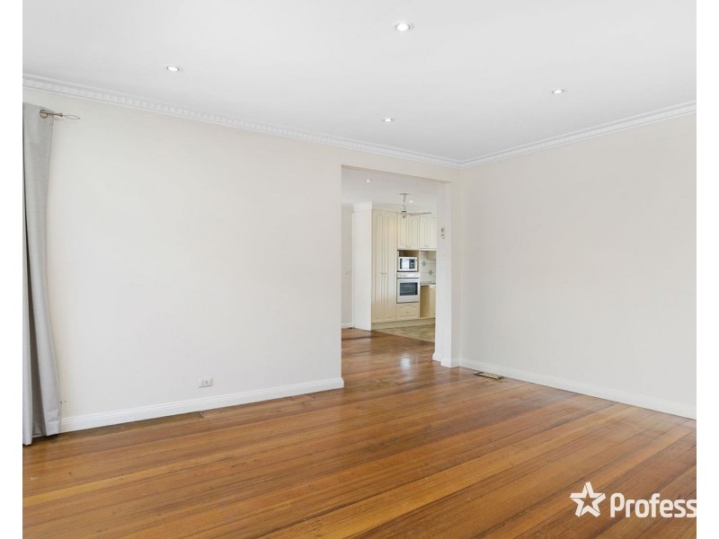 16 Chirnside Drive, Chirnside Park VIC 3116