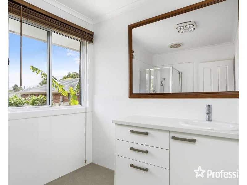 16 Chirnside Drive, Chirnside Park VIC 3116