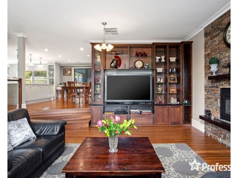 18 Bailey Grove, Wandin North VIC 3139