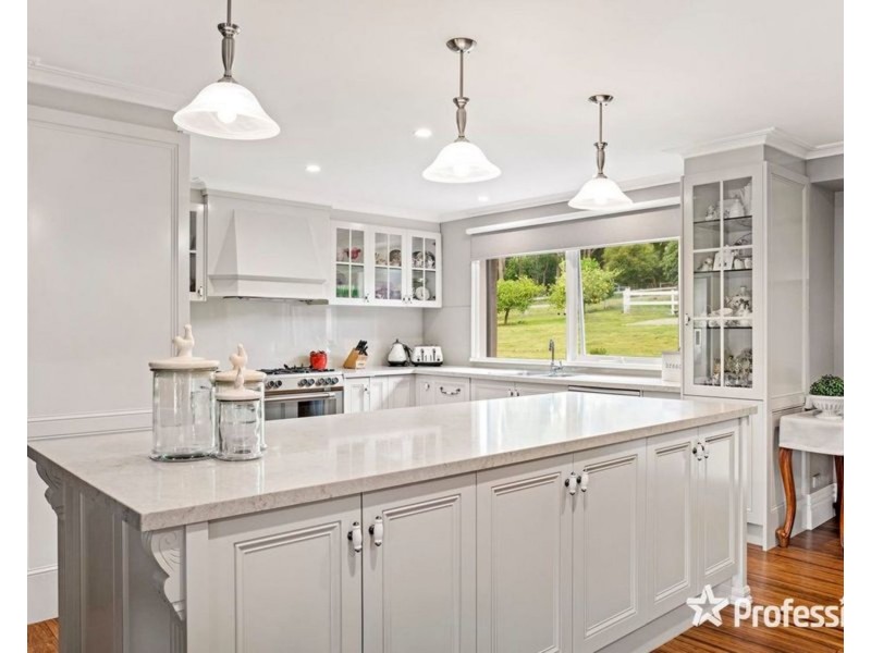 18 Bailey Grove, Wandin North VIC 3139