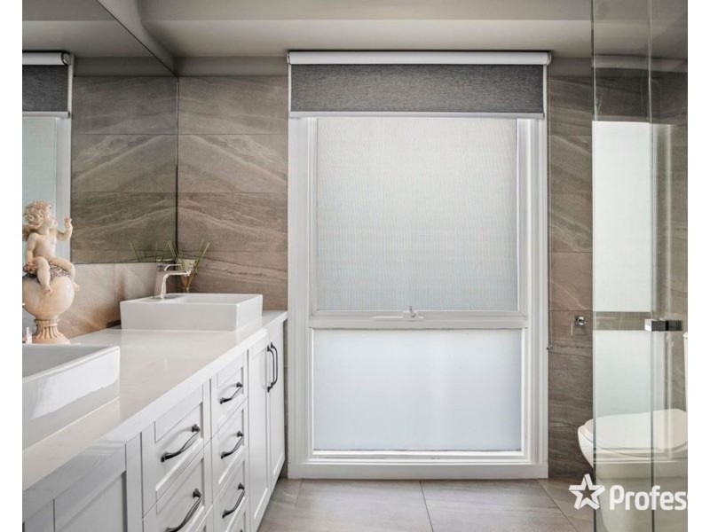 18 Bailey Grove, Wandin North VIC 3139