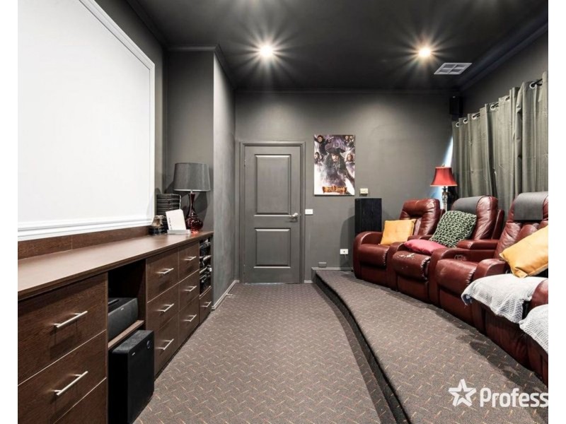 18 Bailey Grove, Wandin North VIC 3139