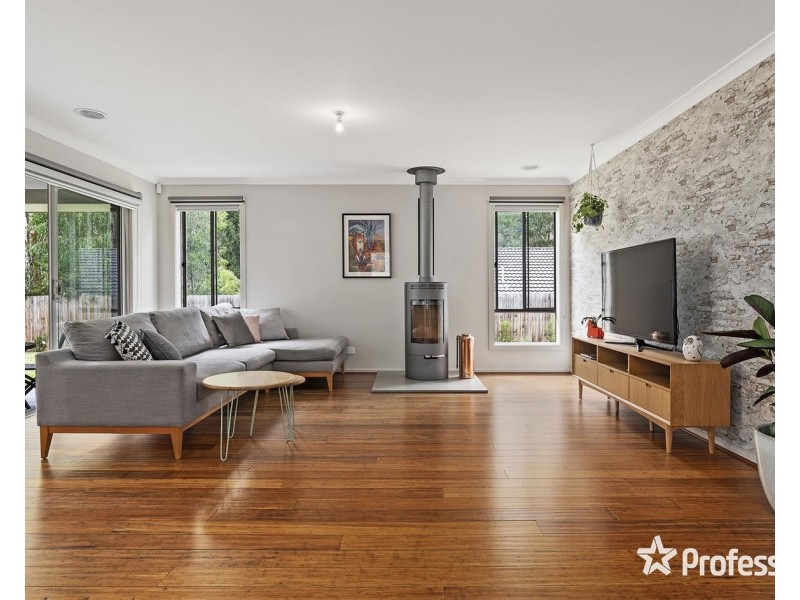 6 Guest House Close, Seville VIC 3139