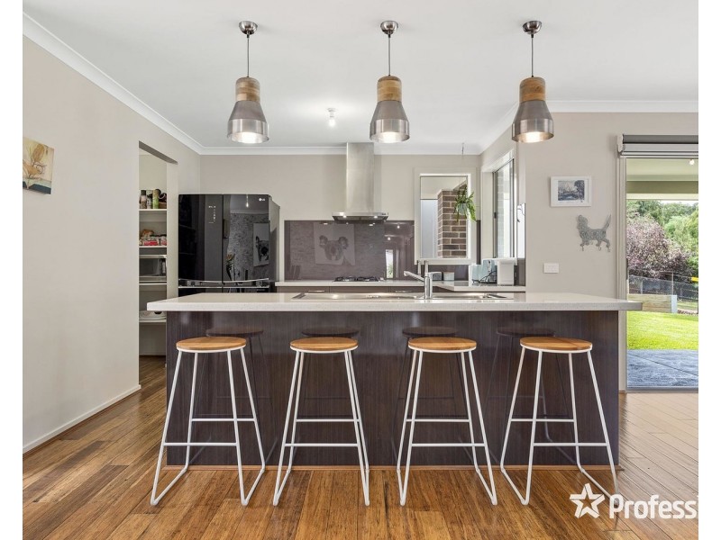 6 Guest House Close, Seville VIC 3139
