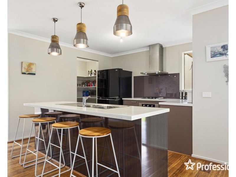 6 Guest House Close, Seville VIC 3139