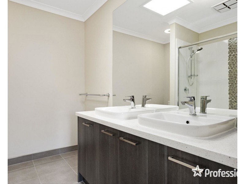 6 Guest House Close, Seville VIC 3139