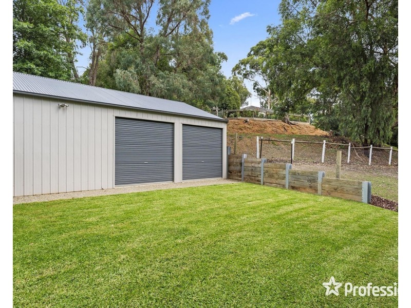 6 Guest House Close, Seville VIC 3139