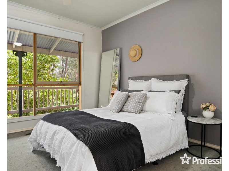 52 Francis Crescent, Mount Evelyn VIC 3796