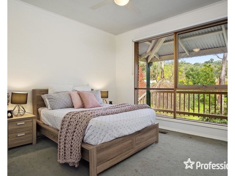 52 Francis Crescent, Mount Evelyn VIC 3796