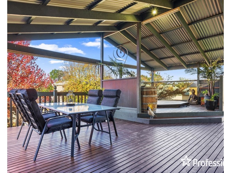 110-112 Fernhill Road, Mount Evelyn VIC 3796