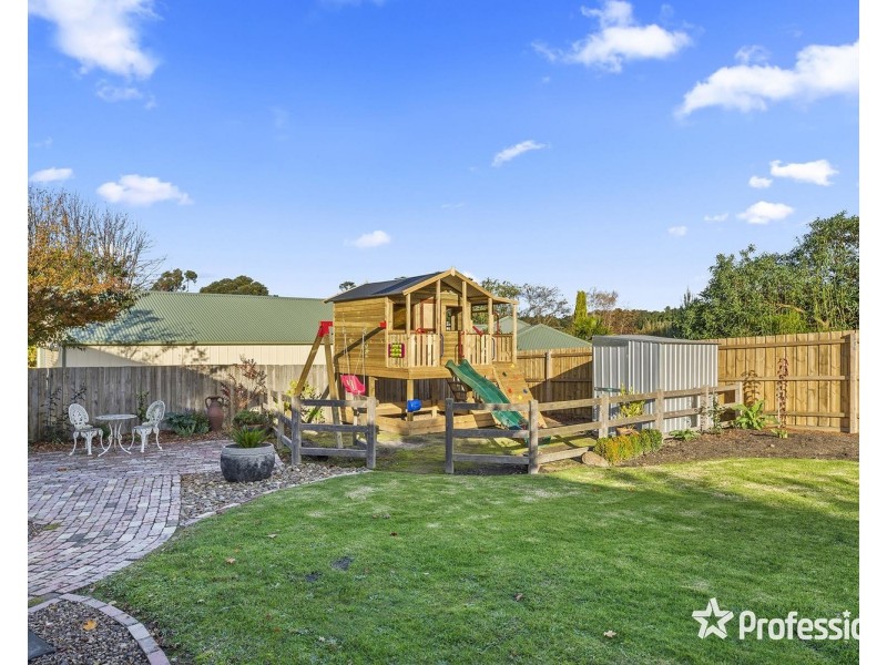 110-112 Fernhill Road, Mount Evelyn VIC 3796