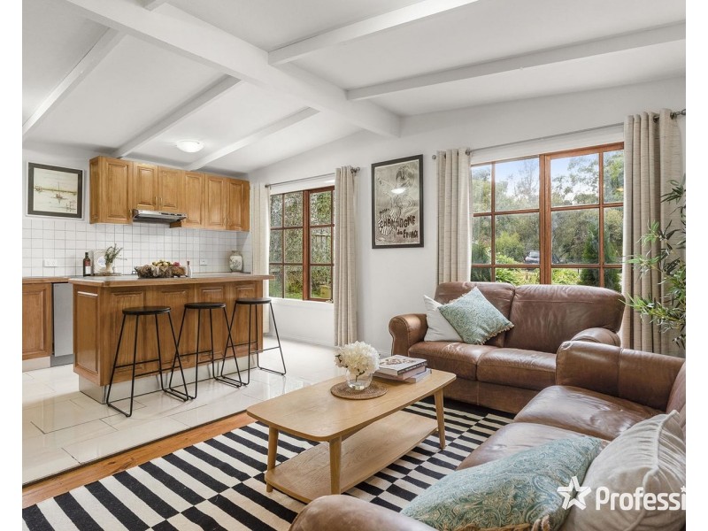 8 Junction Road, Mount Evelyn VIC 3796