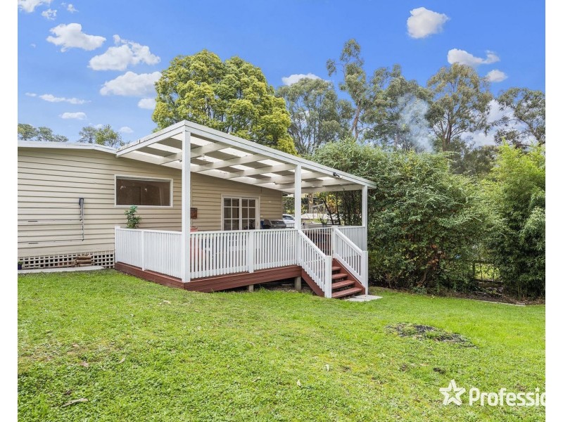8 Junction Road, Mount Evelyn VIC 3796