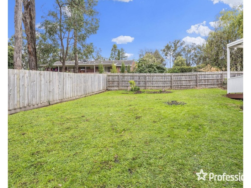 8 Junction Road, Mount Evelyn VIC 3796