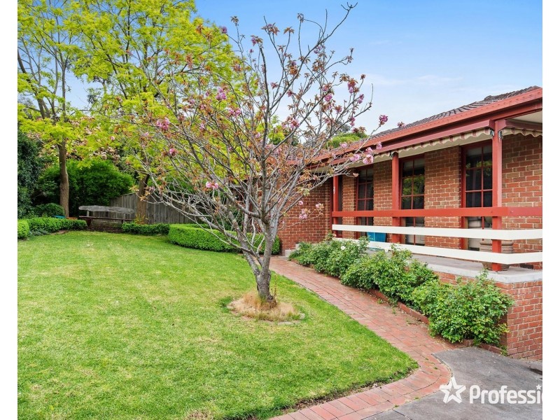 27 Crestview Close, Montrose VIC 3765