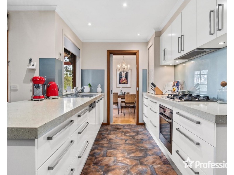 27 Crestview Close, Montrose VIC 3765