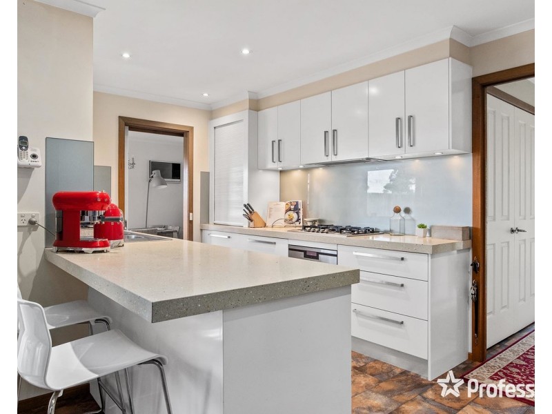 27 Crestview Close, Montrose VIC 3765