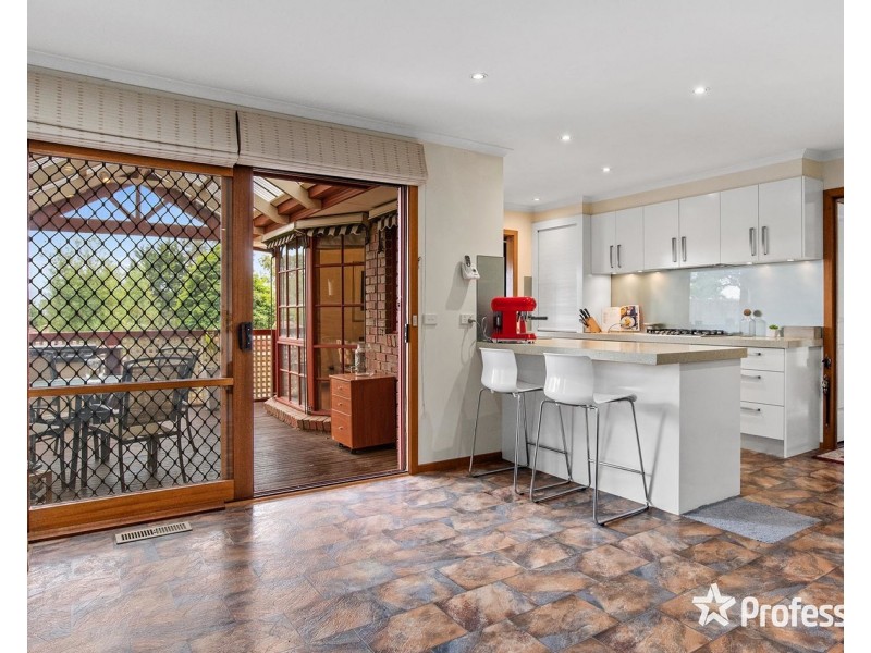 27 Crestview Close, Montrose VIC 3765