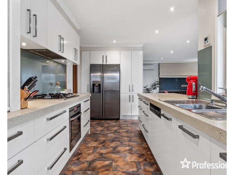27 Crestview Close, Montrose VIC 3765