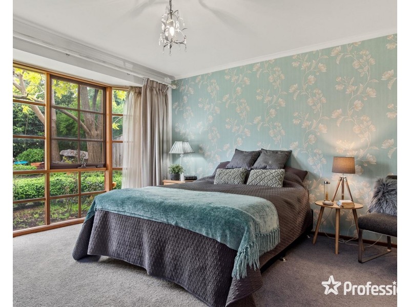 27 Crestview Close, Montrose VIC 3765