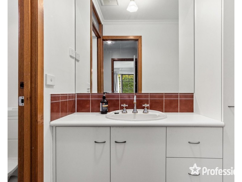 27 Crestview Close, Montrose VIC 3765