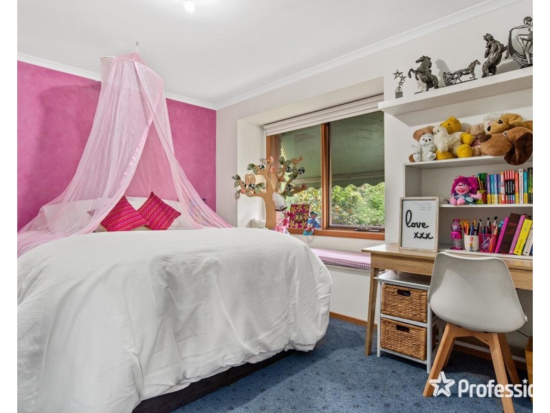 27 Crestview Close, Montrose VIC 3765