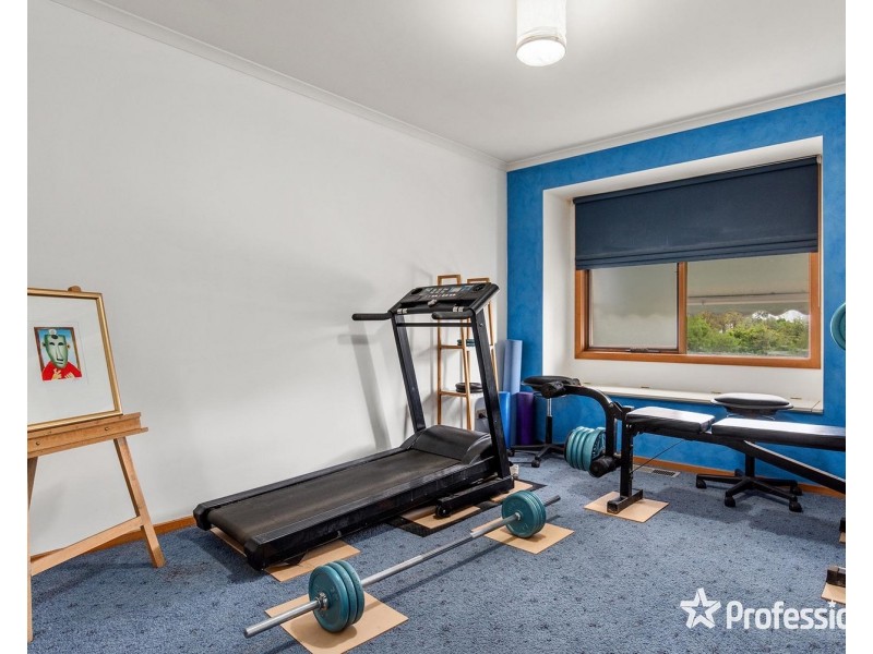 27 Crestview Close, Montrose VIC 3765