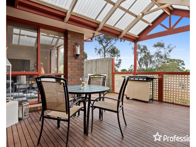 27 Crestview Close, Montrose VIC 3765
