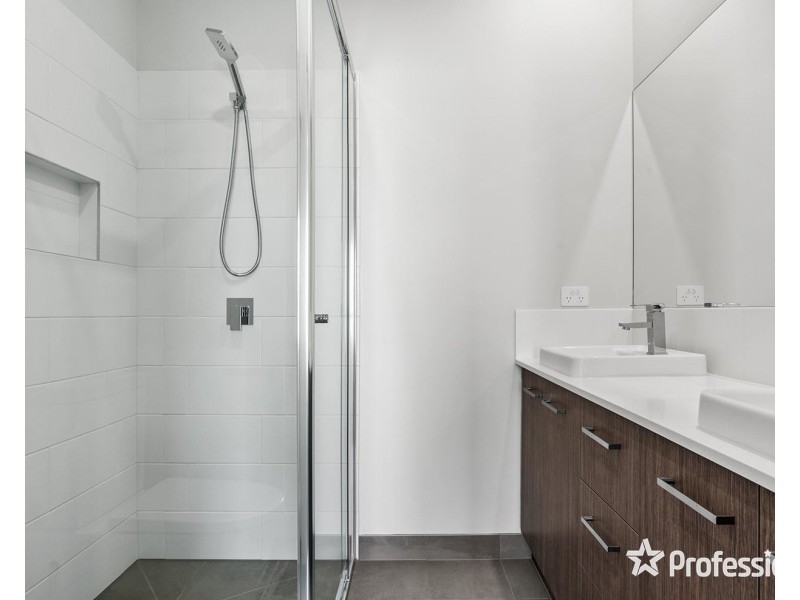 2/52 Lomond Avenue, Kilsyth VIC 3137