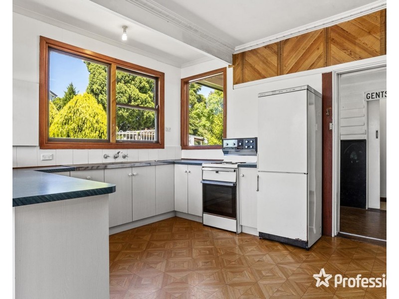 21 Heatherbrae Avenue West, Ringwood VIC 3134