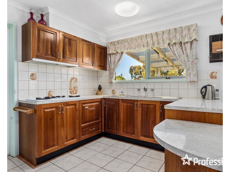 6 Autumn Grove, Mooroolbark VIC 3138