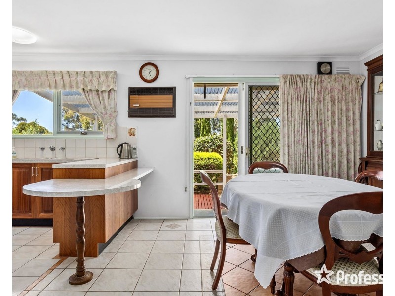 6 Autumn Grove, Mooroolbark VIC 3138
