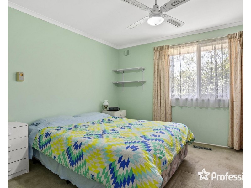 6 Autumn Grove, Mooroolbark VIC 3138