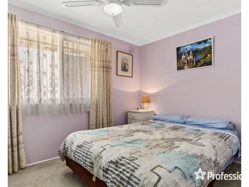 6 Autumn Grove, Mooroolbark VIC 3138