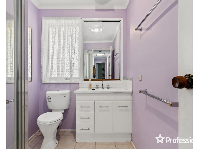 6 Autumn Grove, Mooroolbark VIC 3138