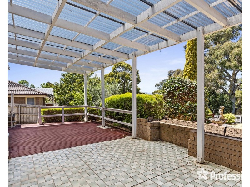 6 Autumn Grove, Mooroolbark VIC 3138
