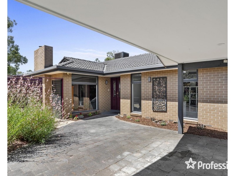 70 Johns Crescent, Mount Evelyn VIC 3796