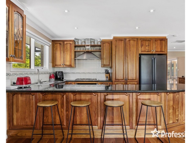 70 Johns Crescent, Mount Evelyn VIC 3796