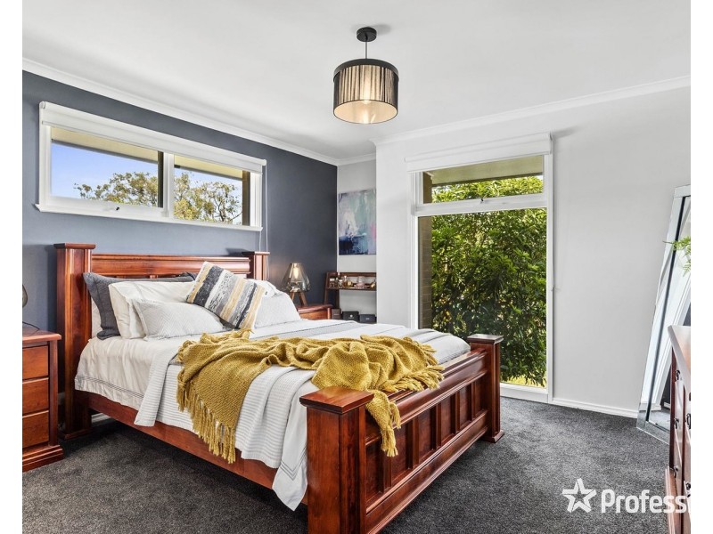 70 Johns Crescent, Mount Evelyn VIC 3796