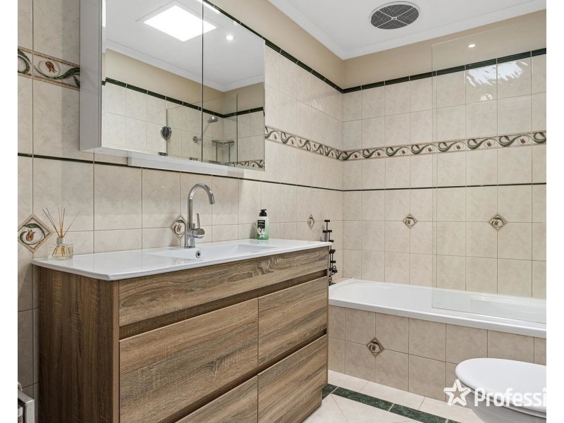 70 Johns Crescent, Mount Evelyn VIC 3796