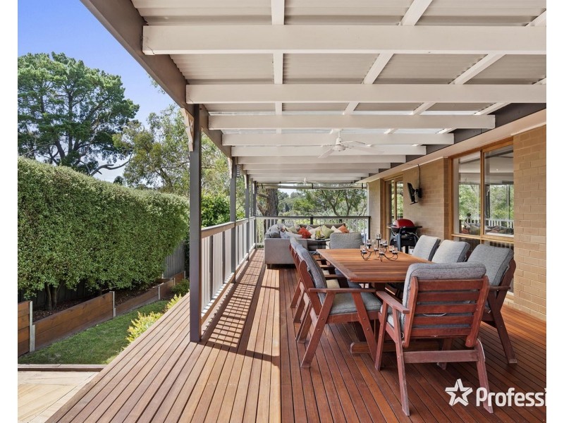 70 Johns Crescent, Mount Evelyn VIC 3796