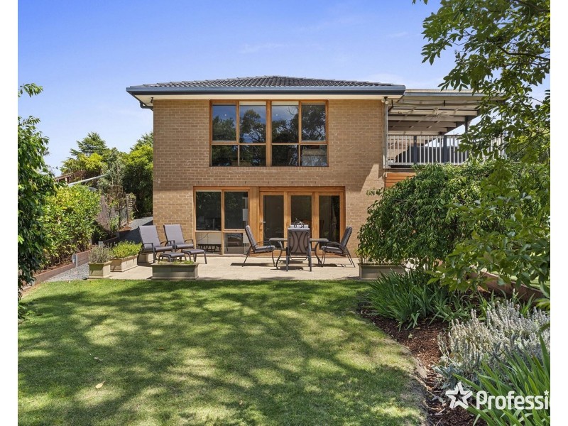 70 Johns Crescent, Mount Evelyn VIC 3796