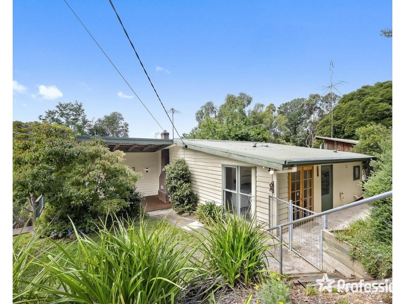 13 Murrumbung Road, Mount Evelyn VIC 3796