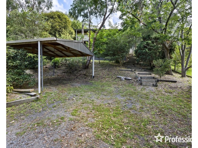 13 Murrumbung Road, Mount Evelyn VIC 3796