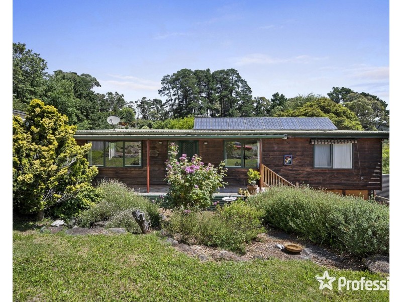 122 Monbulk Road, Mount Evelyn VIC 3796