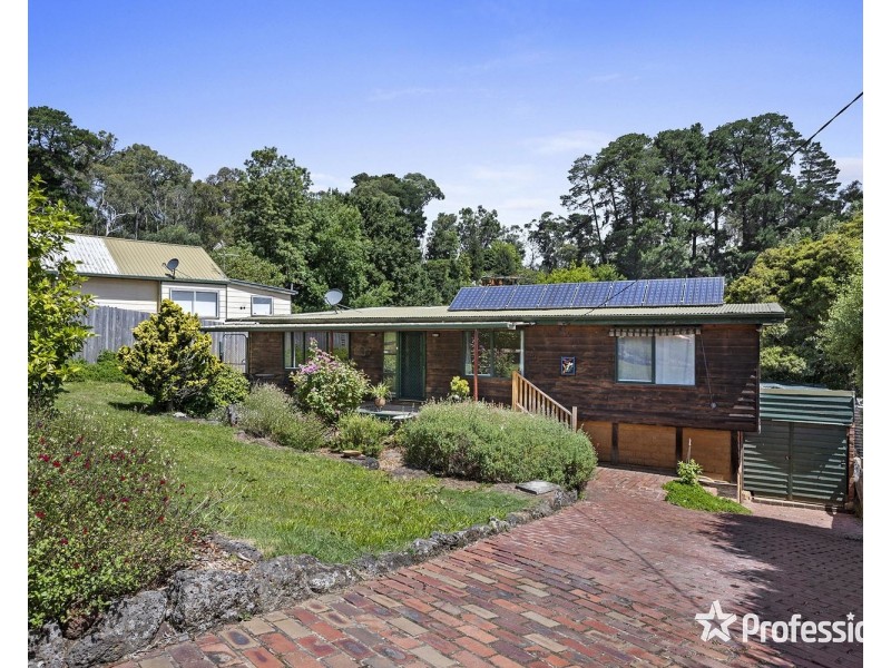 122 Monbulk Road, Mount Evelyn VIC 3796