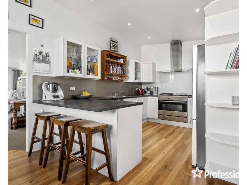 122 Monbulk Road, Mount Evelyn VIC 3796