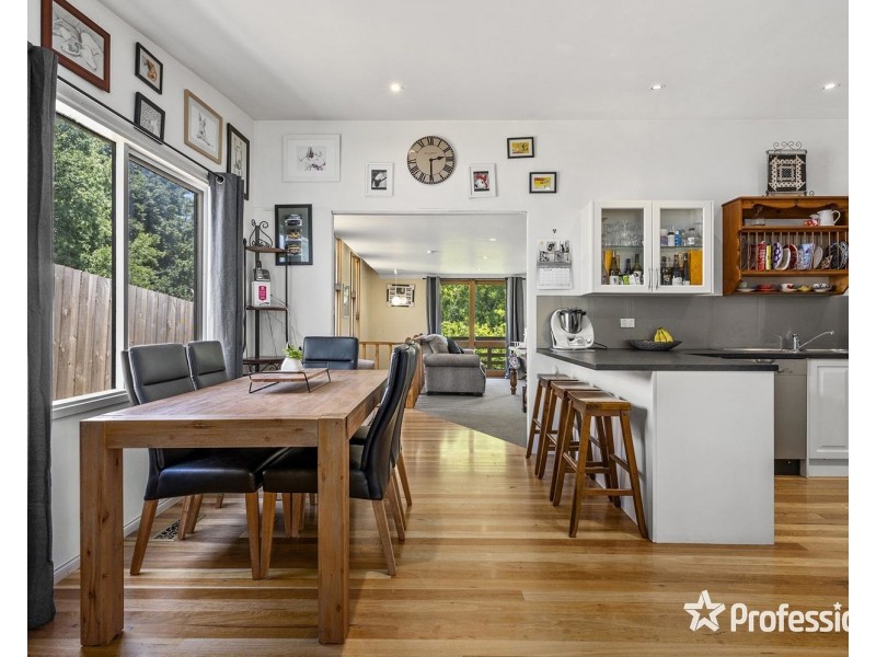 122 Monbulk Road, Mount Evelyn VIC 3796